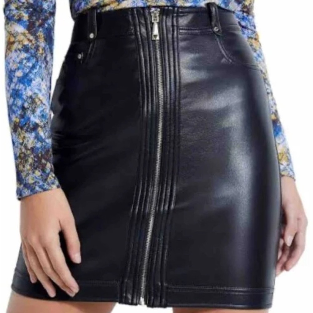 Chic Black Leather Pencil Skirt